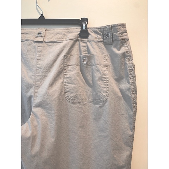 MOSSIMO STRETCH Sz 22W Clay Color Stretch Cargo Style Capri - Picture 4 of 9